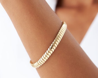 14k Solid Gold Chain Bracelet, 5.7MM Wide Cobra Bracelet, Curvy Linked Gold Bracelet Snake Shell Bracelet, Unique Gold Bracelet for Everyday