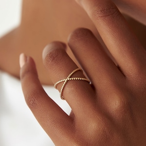 Gold Criss Cross Ring / 14K Gold Beaded Band Criss Cross Statement Ring / Minimalist & Dainty Design Ring / Gift For Mom / Jewelry Gift