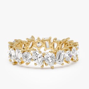 Anillo de bodas de eternidad completa con diamantes cultivados en laboratorio de 1,85 quilates en oro macizo de 14 quilates y formas mixtas. Anillo de aniversario y boda con múltiples formas.