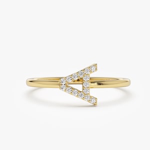 Anillo con inicial de diamante / Anillo personalizado con letra lateral de oro de 14 k / Anillo con letra personalizable para mujer / Regalo para madre / Regalo de empuje