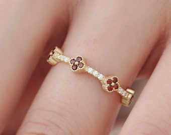 Clover Ring / Full Eternity Garnet and Diamond Ring in 14k Gold / Stacking Ring / Garnet Stackable Ring / January Birthstone Ferkos Jewelry