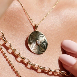 Bezel set top disc necklace jewlr