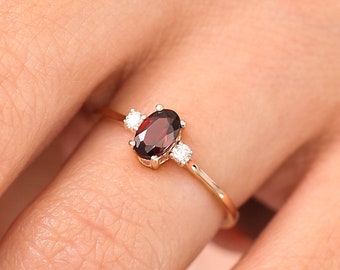 Red Garnet Ring Garnet Three Stone Ring Birthstone Mothers Ring Herkimer Diamond Ring Garnet Birthstone Ring Herkimer Diamond