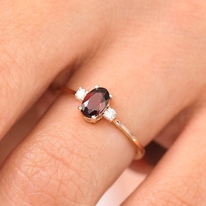 Red Garnet Ring / Red Garnet Engagement Ring in 14k Gold / Oval Cut Natural Red Garnet Diamond Ring / January Birthstone / Promise Ring