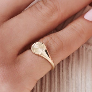Signet Ring / 14k Solid Gold Sun Signet Ring / Dainty Circle Signet Ring / Sunburst Pinky Ring /  Signet Ring for Women / Gold Ring