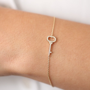 Charm bracelet diamond top