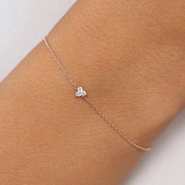 Diamond Bracelet / 14K Gold Round Cut Diamond Trio Cluster Bracelet / Three Diamond Floating Bracelet / Everyday Jewelry / Gift for Mom