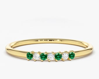 Emerald en Diamond Wedding Band in 14k goud/stapelbare echte Emerald Ring/mei Birthstone/Rose goud en wit goud