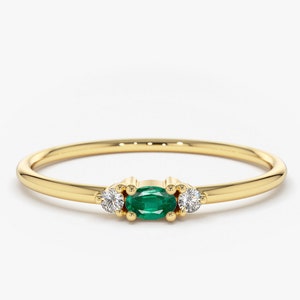 14K Gold Oval Cut Emerald Ring