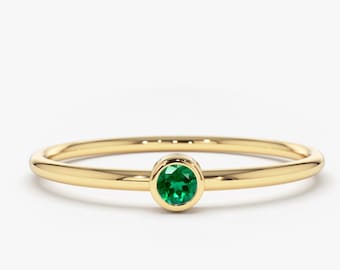 Emerald Ring / 14k Gold Single Emerald 0.08ctw Engagement Ring / Emerald Gemstone Ring / Stacking Natural Emerald Ring