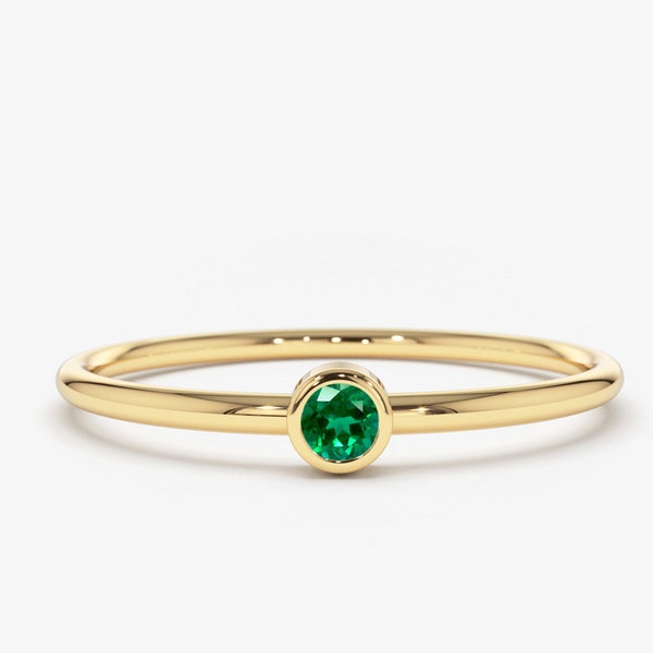 Emerald Ring / 14k Gold Single Emerald 0.08ctw Engagement Ring / Emerald Gemstone Ring / Stacking Natural Emerald Ring