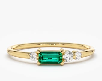 Emerald Ring / Emerald Engagement Ring / Diamond Emerald Ring / May Birthstone Ring / Gold Emerald Ring / Green Emerald Engagement Ring