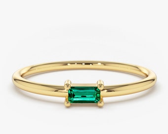 Emerald Ring / Baguette Cut Emerald Ring in 14k Gold / Stackable Emerald Baguette Ring / May Birthstone Ring /  Mothers Day Sale
