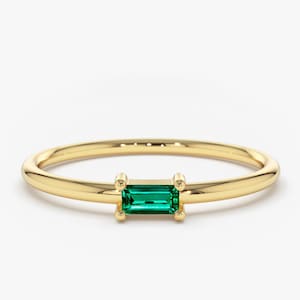 Emerald Ring / Baguette Cut Emerald Ring in 14k Gold / Stackable Emerald Baguette Ring / May Birthstone Ring /  Mothers Day Sale