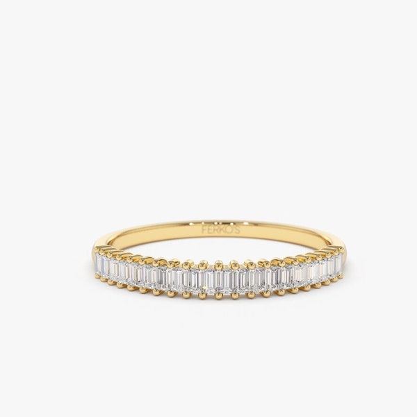 Anillo apilable / Alianza de boda de diamantes baguette de oro macizo de 14 k / Anillo de diamantes baguette pequeño y delicado de 2,4 mm de ancho de Ferkos Fine Jewelry