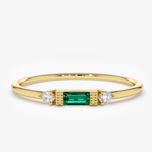 Emerald Ring / Baguette Emerald Ring / 14k Solid Gold Minimalist Emerald Ring / Stacking Emerald Ring / Emerald Jewelry / May Birthstone