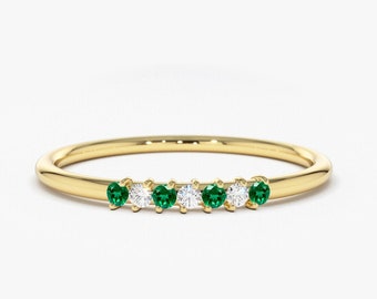 Smaragd und Diamant Ehering aus 585er Gold / Stapelbarer Echter Smaragd Ring / Mai Geburtsstein / Roségold und Weißgold