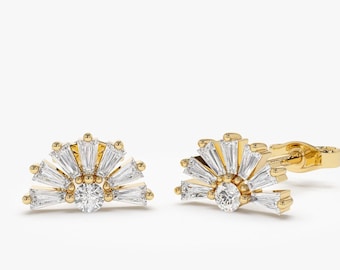 Baguette Diamond Earrings / 14k Gold Tapered Baguette Diamond Studs /  Diamond Studs / Minimalist Diamond Studs / Unique Diamond Earrings