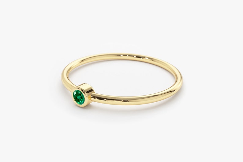 14k Emerald Gemstone Ring Side View