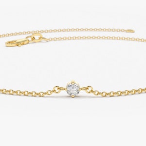 14k Gold Prong Setting Diamond Bracelet Close View