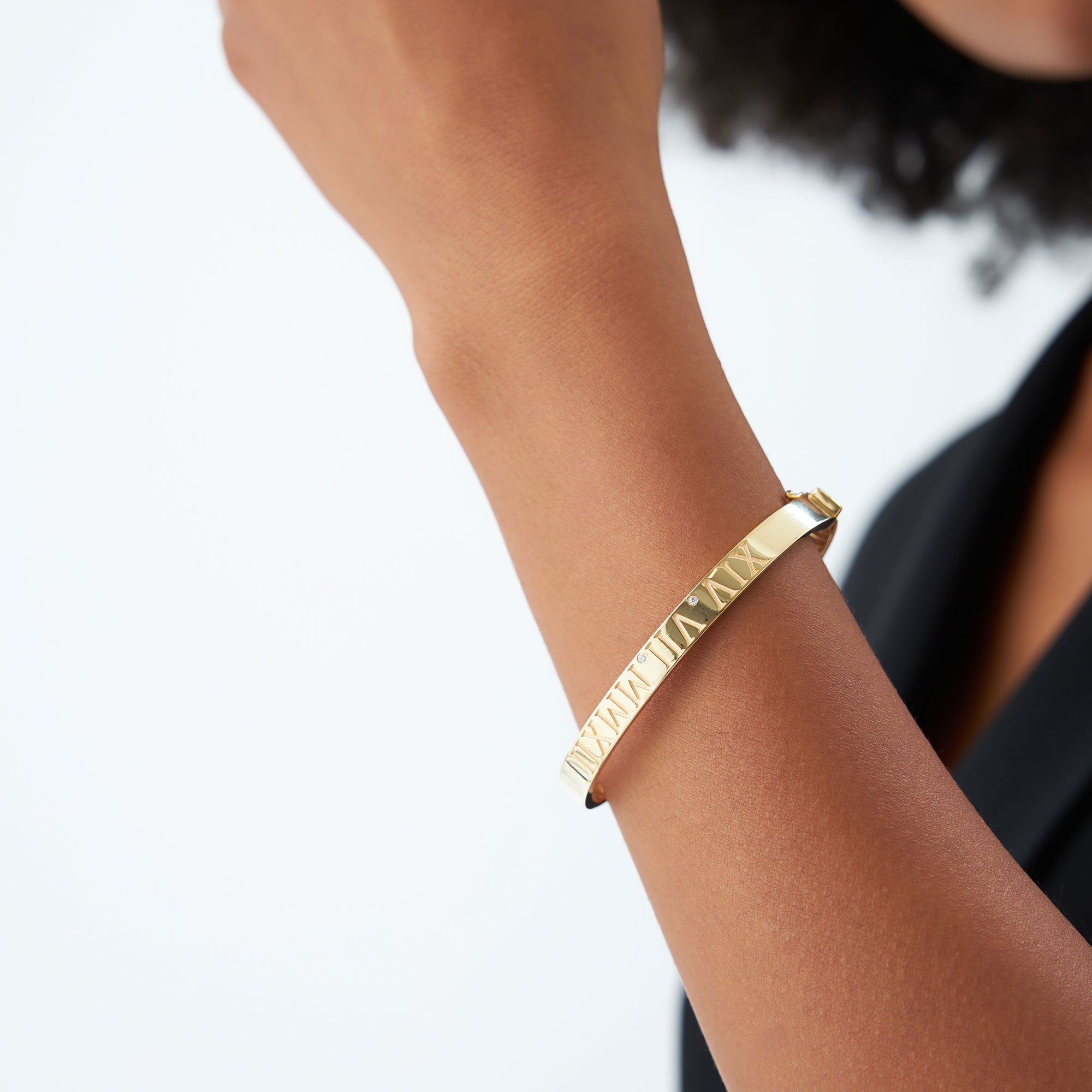 JewelryWe Bracciale Rigido Donna Numeri Romani - Acciaio Inox, Ipoallergenico, Diametro 5,8 Cm, Regalo In Sacchetto Di Velluto, Eleganza Minimal