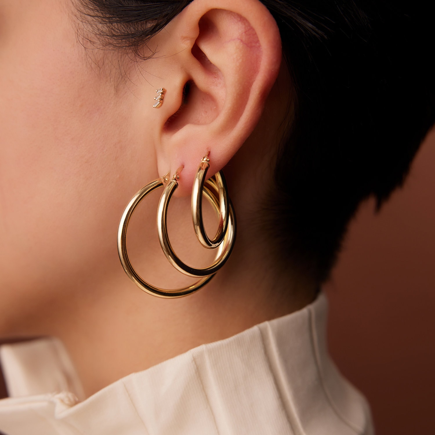 Aros Gruesos Chapados Oro 14k Para Mujer - Hipoalergénicos, Ligeros, Diseño Moderno Abierto