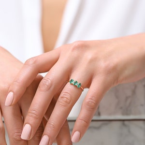 Emerald Ring / 14k Solid Gold Natural Genuine Emerald and Diamond Ring / Green Gemstone Ring/ Green Emerald/ Emerald Jewelry