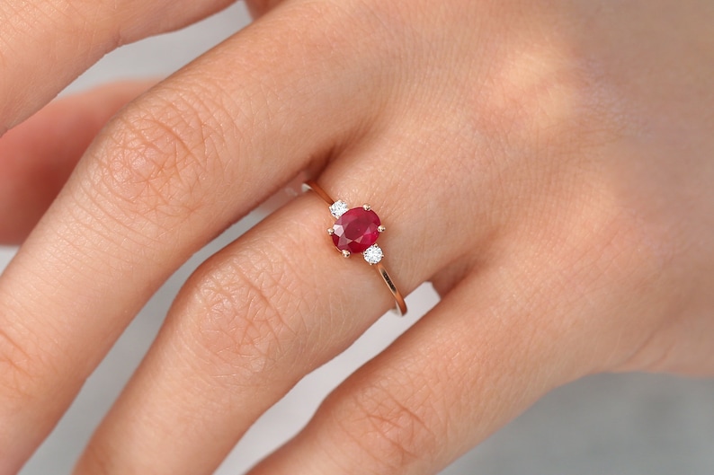 Ruby Ring / Ruby Engagement Ring in 14k Gold / Oval Cut Natural 3 Stone Ruby Diamond Ring/ July Birthstone/ Promise Ring Close Up