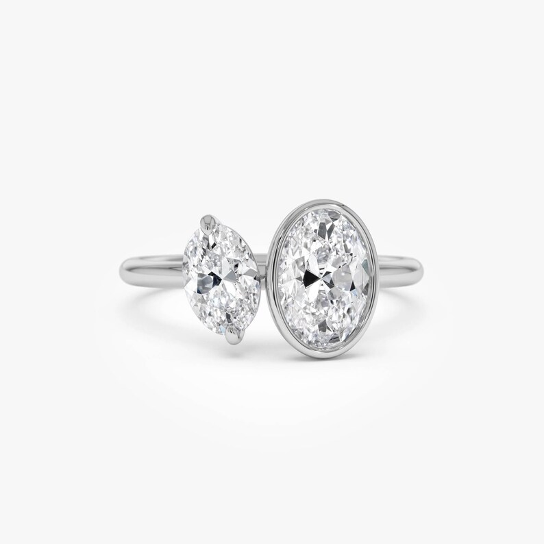 14k White Gold 1.50 ctw Oval Shaped Lab Grown Diamond Toi et Moi Ring