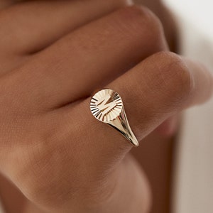 Personalized Ring / 14k Gold Letter Signet Ring / Dainty Personalized Initial Signet Ring / Sunburst Pinky Ring / Signet Ring for Women