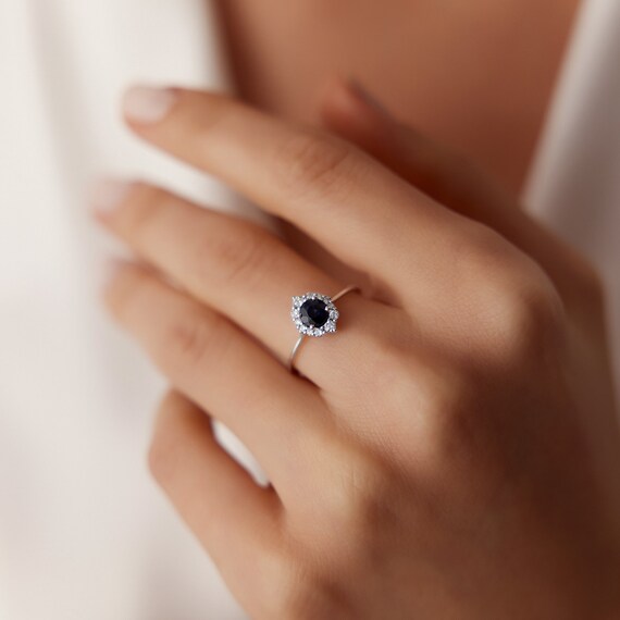 Round sapphire on sale halo ring