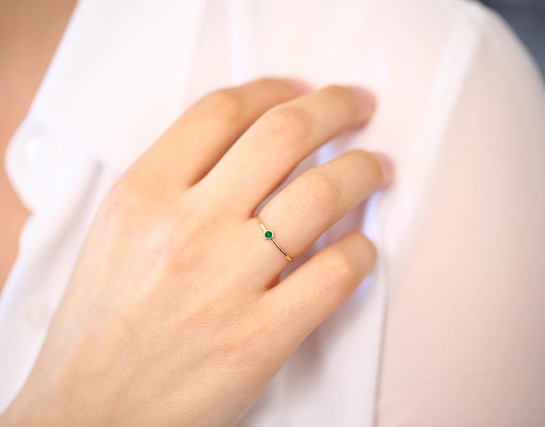 Emerald Ring / 14k Gold Single Emerald 0.08ctw Engagement Ring / Emerald Gemstone Ring / Stacking Natural Emerald Ring