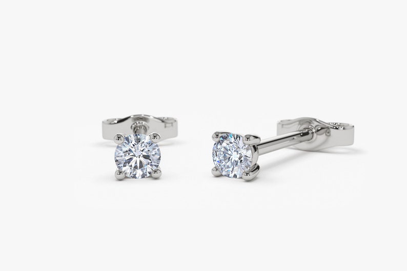 14k White Gold Diamond Prong Setting Stud Earrings