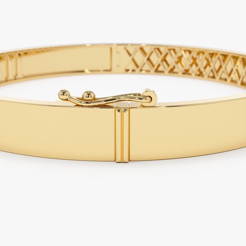 14K Roman Numeral Bracelet Close View