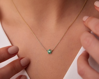 14k Emerald and Diamond Necklace for Women / 14k Gold Necklace / Diamond Cluster Necklace / Dainty  Chain Necklace / Flower Design Necklace