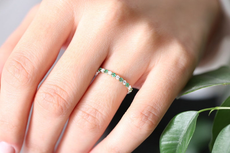 Emerald & Diamond Wedding Ring/ 14k Gold Shared Prong Emerald - Etsy