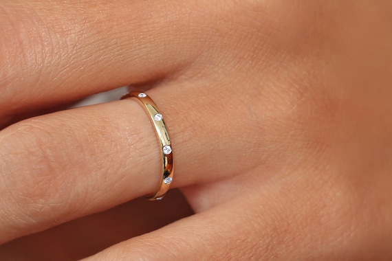 Gold diamond band rings discount