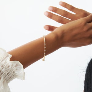 DALLAS SINGLE BAR BANGLE - GOLD