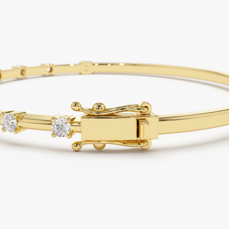 14K Gold Diamond and Gold Bar Bracelet Closure View