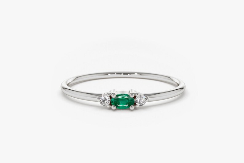 14K White Gold Oval Cut Emerald Ring