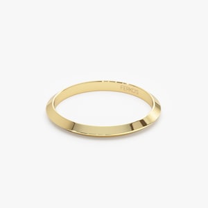 14K Gold Knife Edge Wedding Ring Side Angle