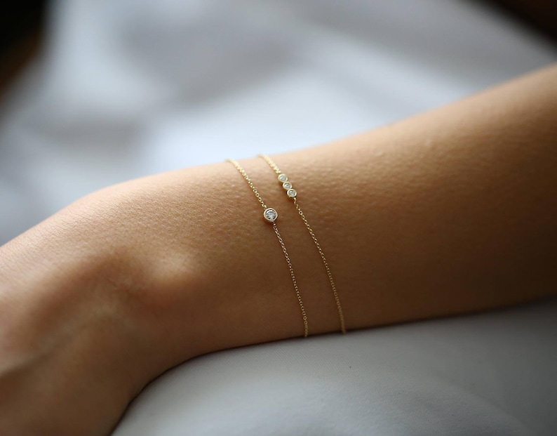 Diamond Bracelet with Thin Chain / Trio Diamond Bracelet in 14k Solid Gold in bezel setting / Diamond Bezel Bracelet