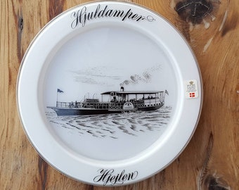 Holmegaard glass Ship's Plaque, Ship Plate of Hjuldamper Hjejlen, 1974 The oldest paddle steamer in Denmark - annual plate