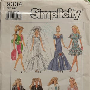 McCall&#39;s Crafts 9331 pattern of 8 doll outfits for 11.5 inch fashion doll.