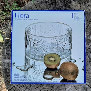 Nuutajarvi Arabia Flora medium glass bowl design by Oiva Toikka