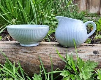 Arabia Finland Sointu sugar bowl and creamer, design by Kaj Franck