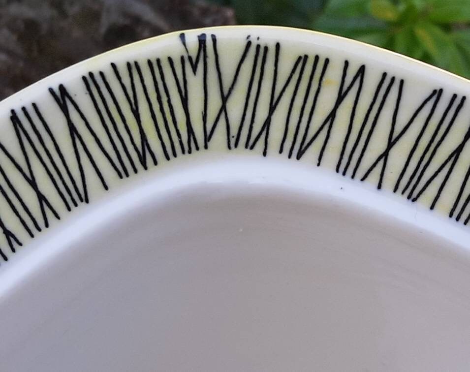 Stavangerflint Bambus Flamingo Flat Round Oven Pan With Handle in a Rare Norwegian Design by Inger Waage, Norway Vintage 50s Kitchen Ware