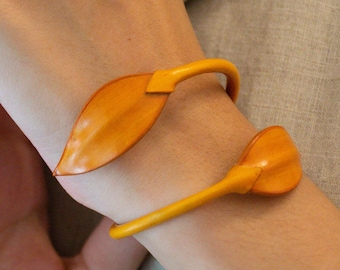Leaf bracelet, leather Bracelet, leather jewelry, gift for her, present for mom, size 5.5-8 inch (14-20 cm),adjustable bracelet