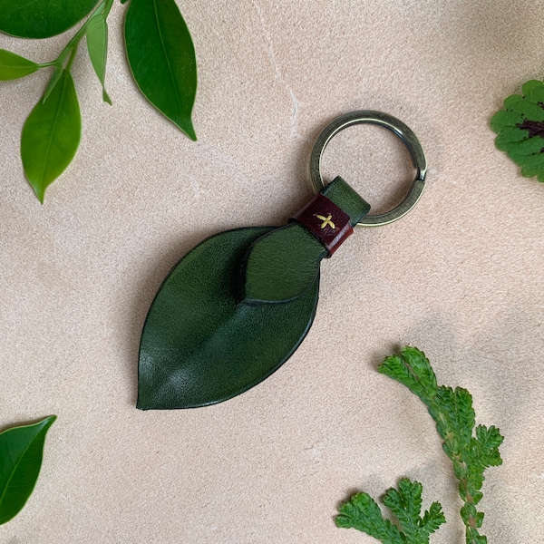 leather leaf keyring / handcraft for Wedding gift / for mom /  couple / anniversary / father's day