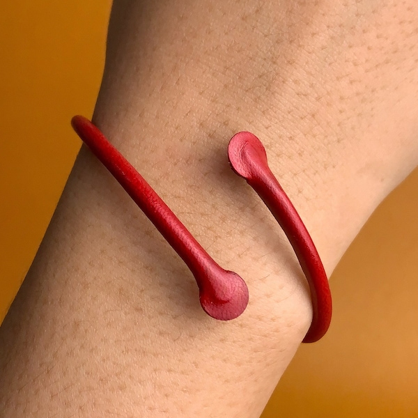 Young Bud Armband – minimal Armband, Leder Armband, süsses Armband, Geschenk für Sie, Leder Geschenk für Sie, handgemacht, Sale